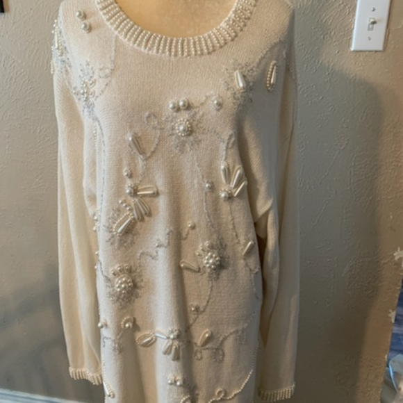 Kathryn Deene New York Sweaters - Winter white long sleeve sweater with beading